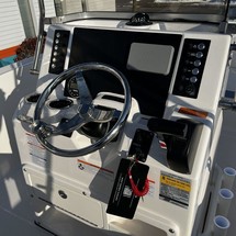 Robalo r180