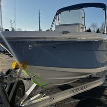 Robalo r180