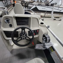 Sunchaser Boats Oasis 18 Fish