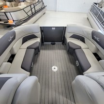 Sunchaser Boats Geneva Cruise 22 LR DH