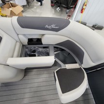 Sunchaser Boats Geneva Cruise 22 LR DH