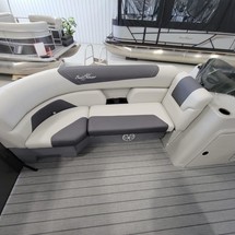 Sunchaser Boats Geneva Cruise 22 LR DH
