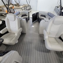 Sunchaser Boats Geneva Cruise 22 LR DH