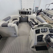 Sunchaser Boats Geneva Cruise 22 LR DH