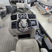 Sunchaser Boats Geneva Cruise 22 LR DH