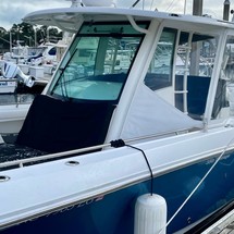 Boston Whaler 350 Outrage