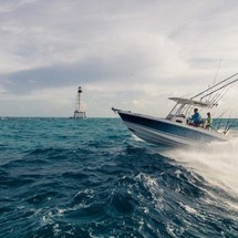 Boston Whaler 230 Outrage