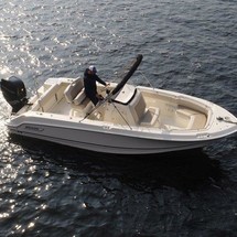 Boston Whaler 230 Outrage