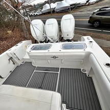 Fountain 38 center console te