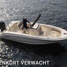Boston Whaler 230 Outrage