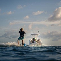 Boston Whaler 230 Outrage