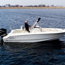 Boston Whaler 230 Outrage