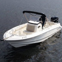 Boston Whaler 230 Outrage