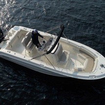 Boston Whaler 230 Outrage