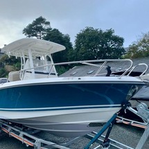 Boston Whaler 230 Outrage
