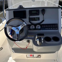 Boston Whaler 210 Dauntless