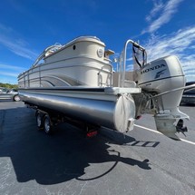 Premier Pontoons Grand Entertainer