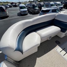 Premier Pontoons Grand Entertainer