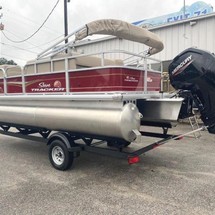 Sun Tracker Party Barge 18 DLX