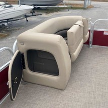 Sun Tracker Party Barge 18 DLX