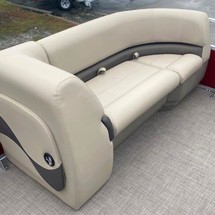 Sun Tracker Party Barge 18 DLX