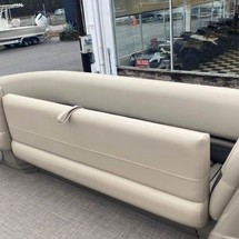 Sun Tracker Party Barge 18 DLX