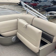 Sun Tracker Party Barge 18 DLX