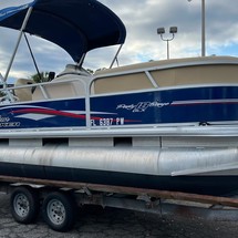 Sun Tracker Party Barge 18 DLX