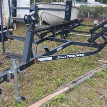 Sun Tracker Party Barge 18 DLX