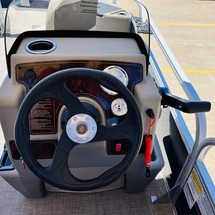 Sun Tracker Bass Buggy 18 DLX