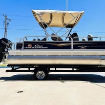 Sun Tracker Bass Buggy 18 DLX