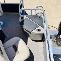 Sun Tracker Bass Buggy 18 DLX