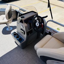 Sun Tracker Bass Buggy 18 DLX