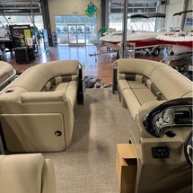 Sun Tracker Party Barge 20 DLX