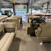 Sun Tracker Party Barge 20 DLX
