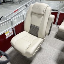 Sun Tracker Party Barge 20 DLX