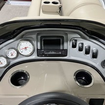Sun Tracker Party Barge 20 DLX