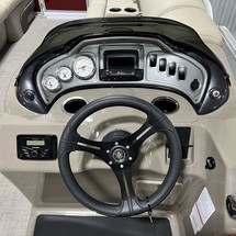 Sun Tracker Party Barge 20 DLX