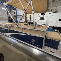 Sunchaser Boats Geneva Cruise 22 LR DH