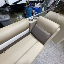 Sunchaser Boats Geneva Cruise 22 LR DH