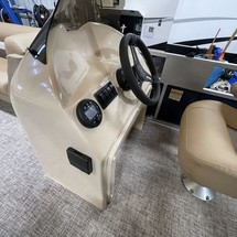 Sunchaser Boats Geneva Cruise 22 LR DH