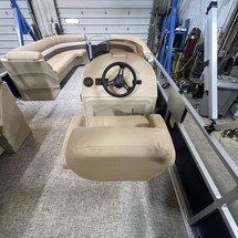 Sunchaser Boats Geneva Cruise 22 LR DH