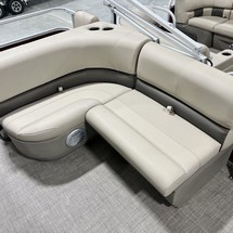 Sun Tracker Party Barge 18 DLX