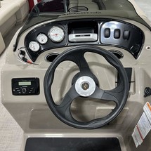Sun Tracker Party Barge 18 DLX