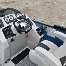 Sunchaser Boats Geneva Sport 24 LR DH Sport