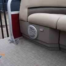 Sun Tracker Party Barge 18 DLX