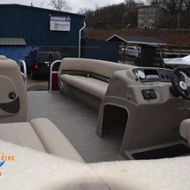 Sun Tracker Party Barge 18 DLX
