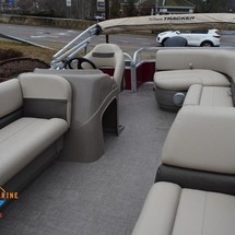 Sun Tracker Party Barge 18 DLX