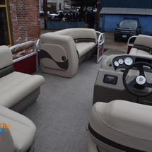 Sun Tracker Party Barge 18 DLX