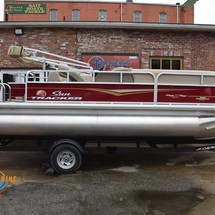 Sun Tracker Party Barge 18 DLX